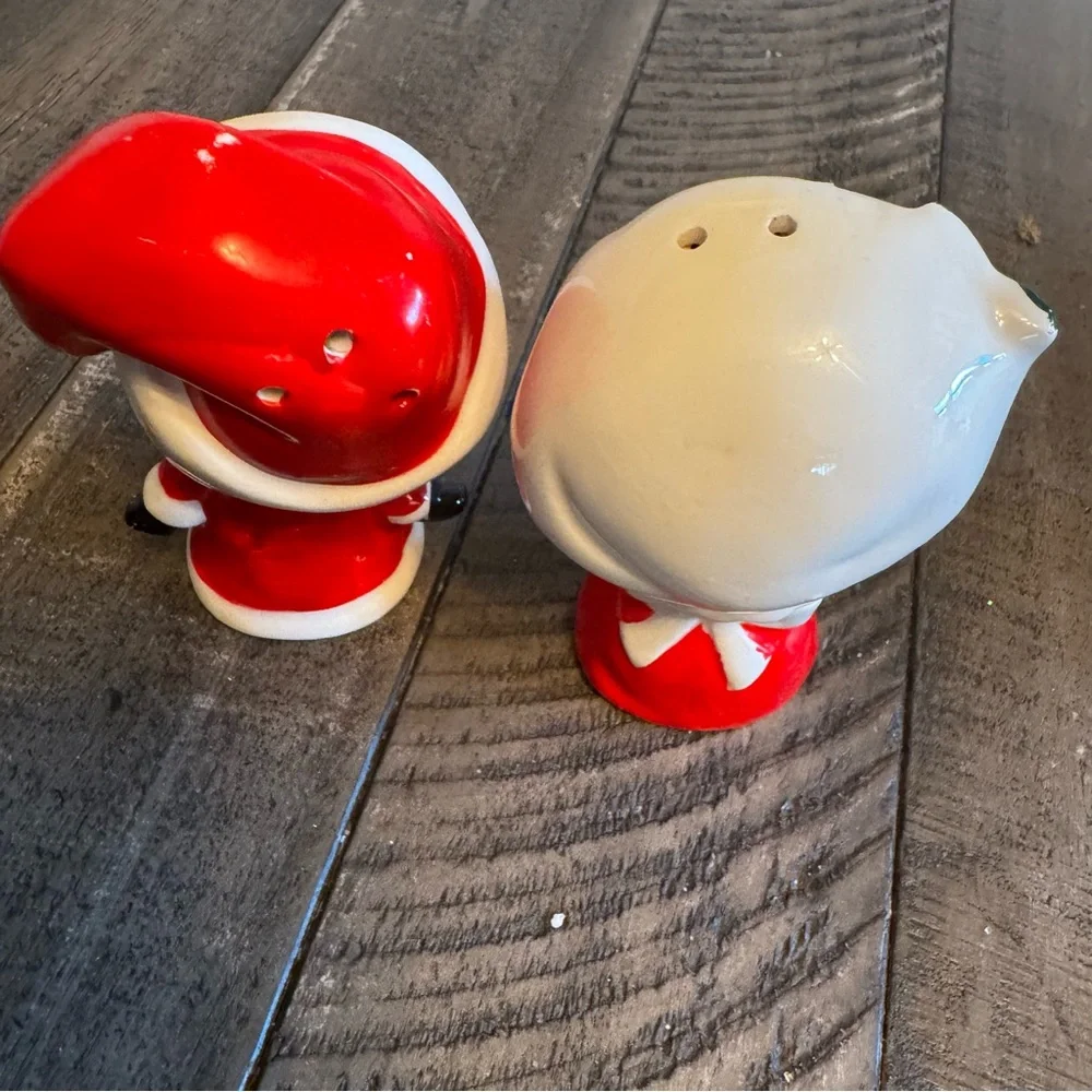 Vintage Mr & Mrs Claus Christmas Ceramic Salt Pepper Shakers Japan Holiday Decor